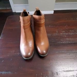 Vince Camuto 9.5 Ankle boot brown